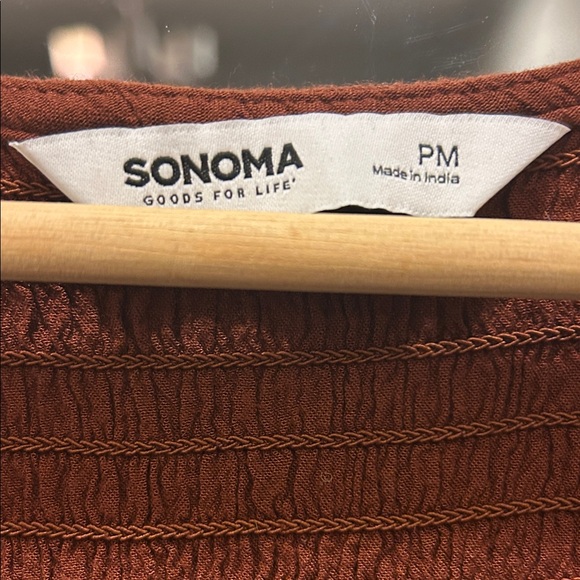 Chic V-Neck Rust Blouse - Picture 2 of 4